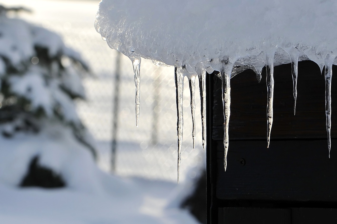 A roof with snow and ice accumulation.