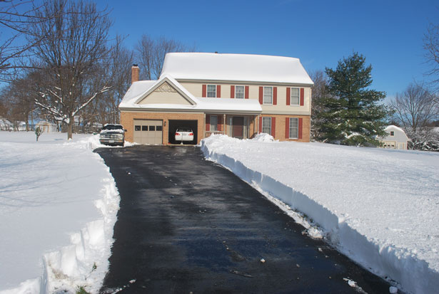 Heated driveway system 